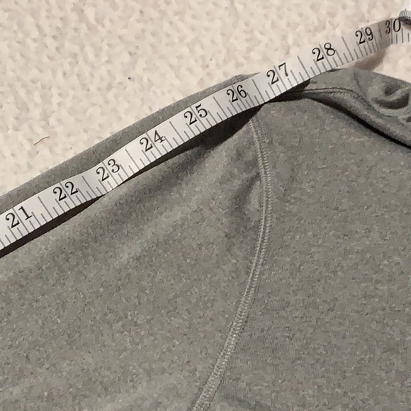 Under Armour Men’s Gray Thin Heat Gear Jacket, Like New - Picture 7 of 9